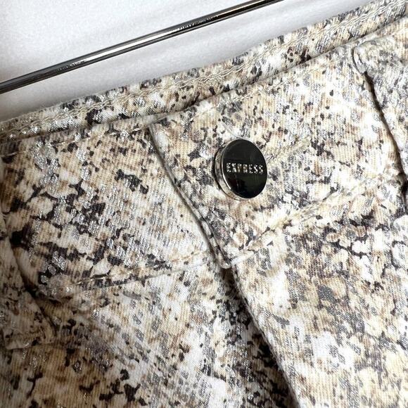 Express Midi High Rise Stretch Metallic Snake Print Shorts 00 - Picture 3 of 8
